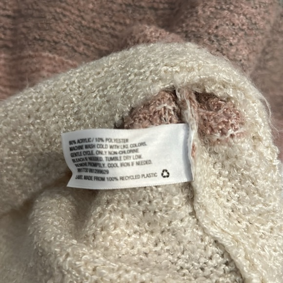 Sweater/long Sleeve preloved. Size XS - Picture 4 of 4